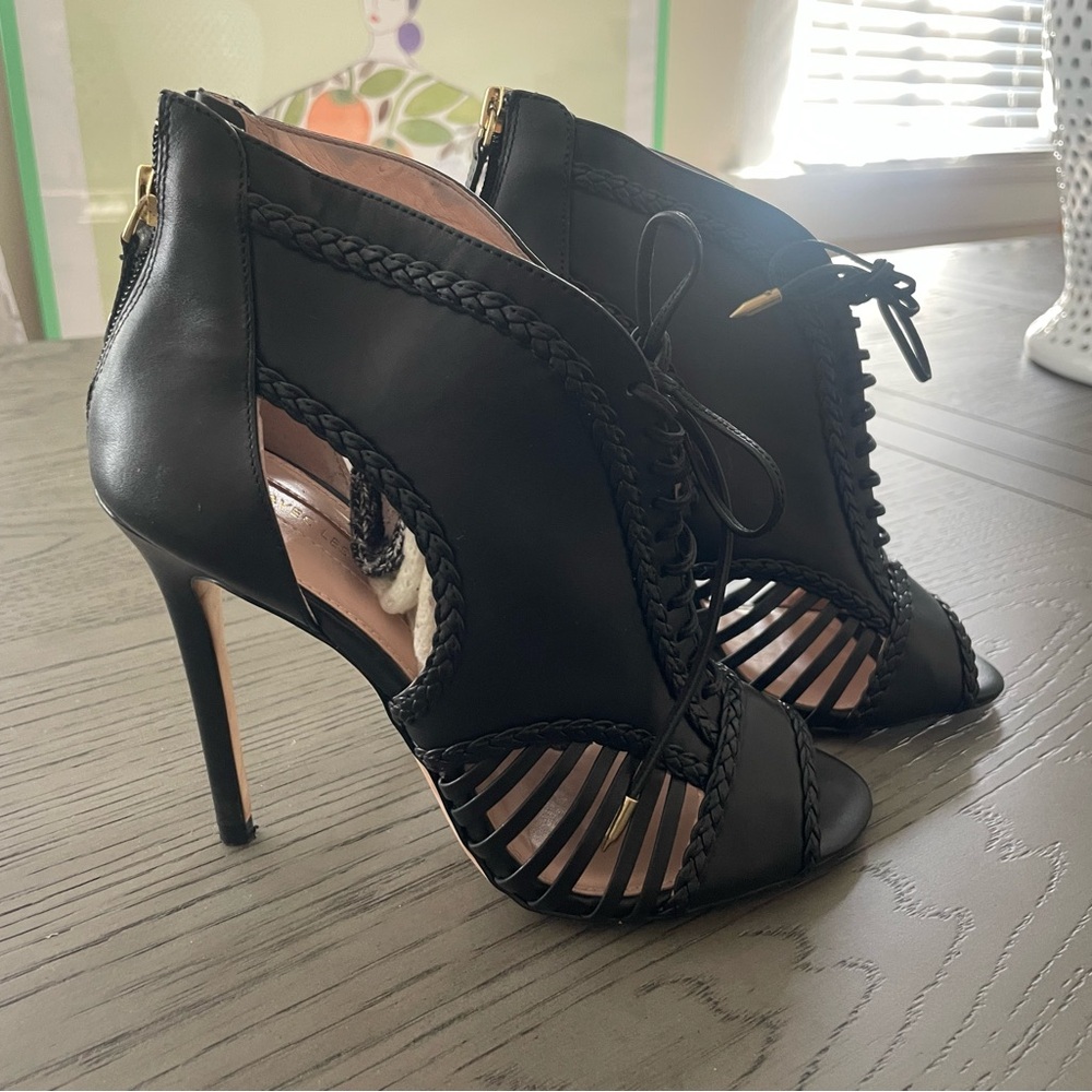 Avec Les Fillet, black bootie, skinny 5 inch heel,